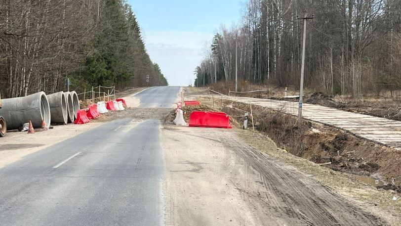 Часть дороги «Орел-Брянск-Смоленск-Клетня» в соседней области повреждена при паводке, трассу ремонтируют
