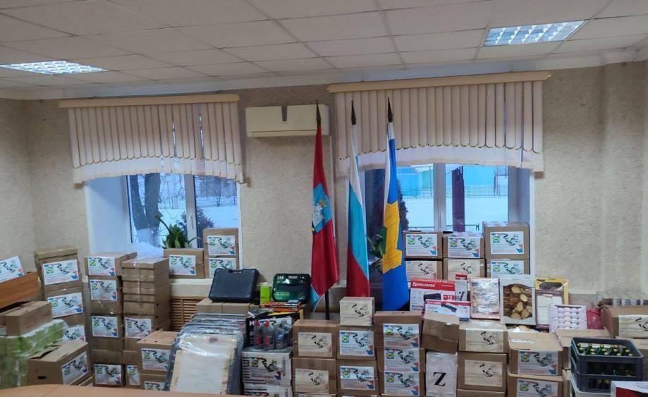 Жители Колпнянского района собрали двухтонную «посылку бойцу»