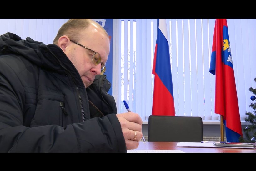 Орловчане ставят подписи в поддержку Владимира Путина на выборы Президента РФ