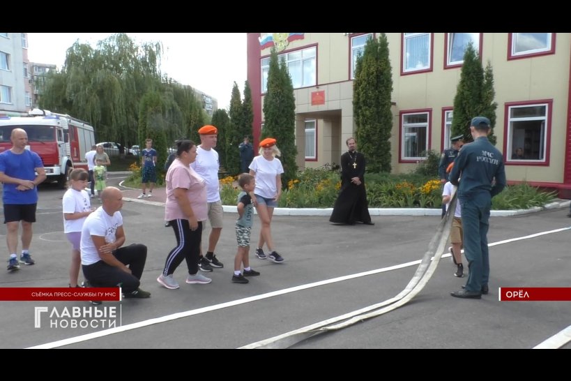 Орловская первая пожарно-спасательная часть стала местом семейного праздника