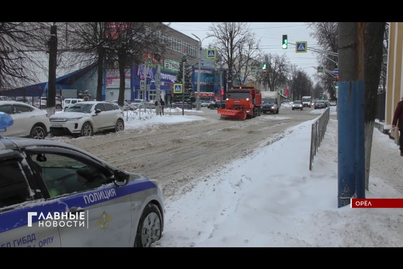 С заснеженных дорог Орла эвакуируют припаркованные не по правилам авто