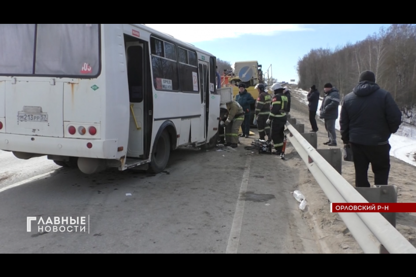 На границе Орловского и Мценского районов в аварию попал рейсовый автобус