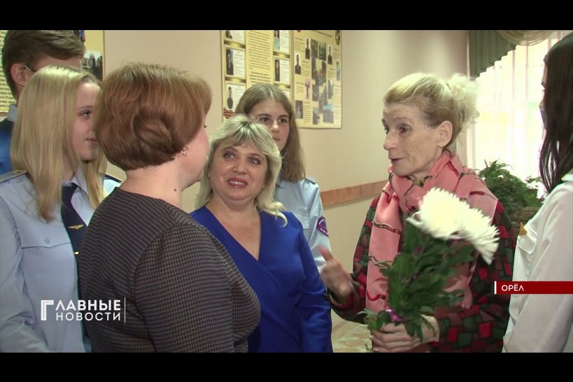 Орловские росгвардейцы поздравили с праздником маму погибшего в Чечне Владислава Лапочкина